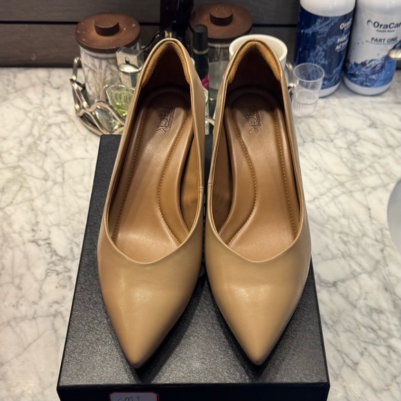 nordstom rack Shoes - NWT Beige/Tan Kitten Heel Pumps